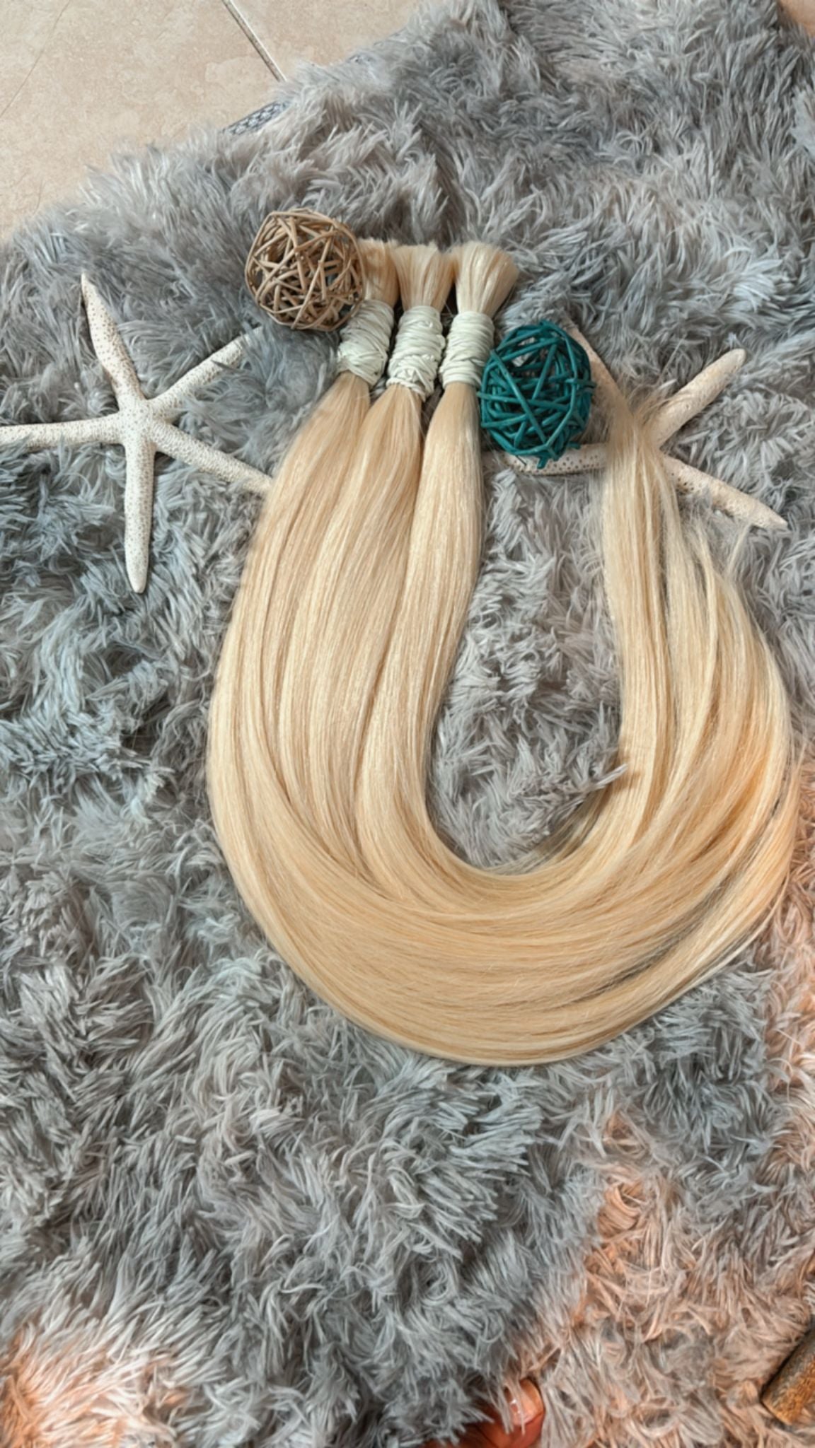 1Pacotes de 100g de 55centímetros de cabelo Brasileiro loiro a granel 22inch. Cabelo descolorido e hidratado ideal para mulheres fortes