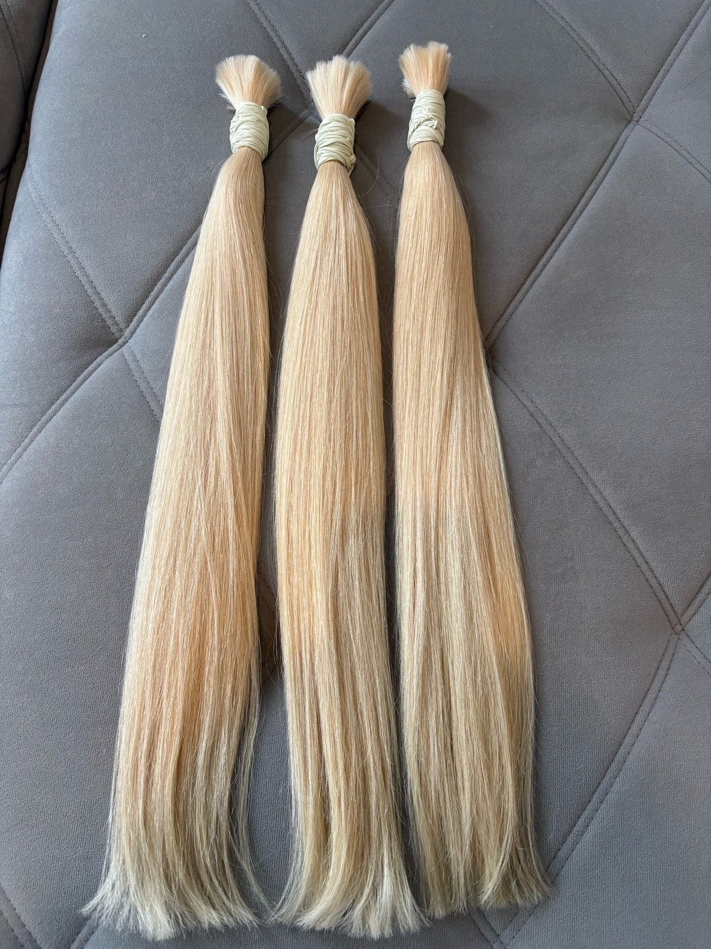 KIT PROMOCIONAL 3 Pacotes de 100g de cabelo Brasileiro loiro a granel 26inch. Totalizando 300gramas Cabelo descolorido e hidratado ideal para mulheres fortes